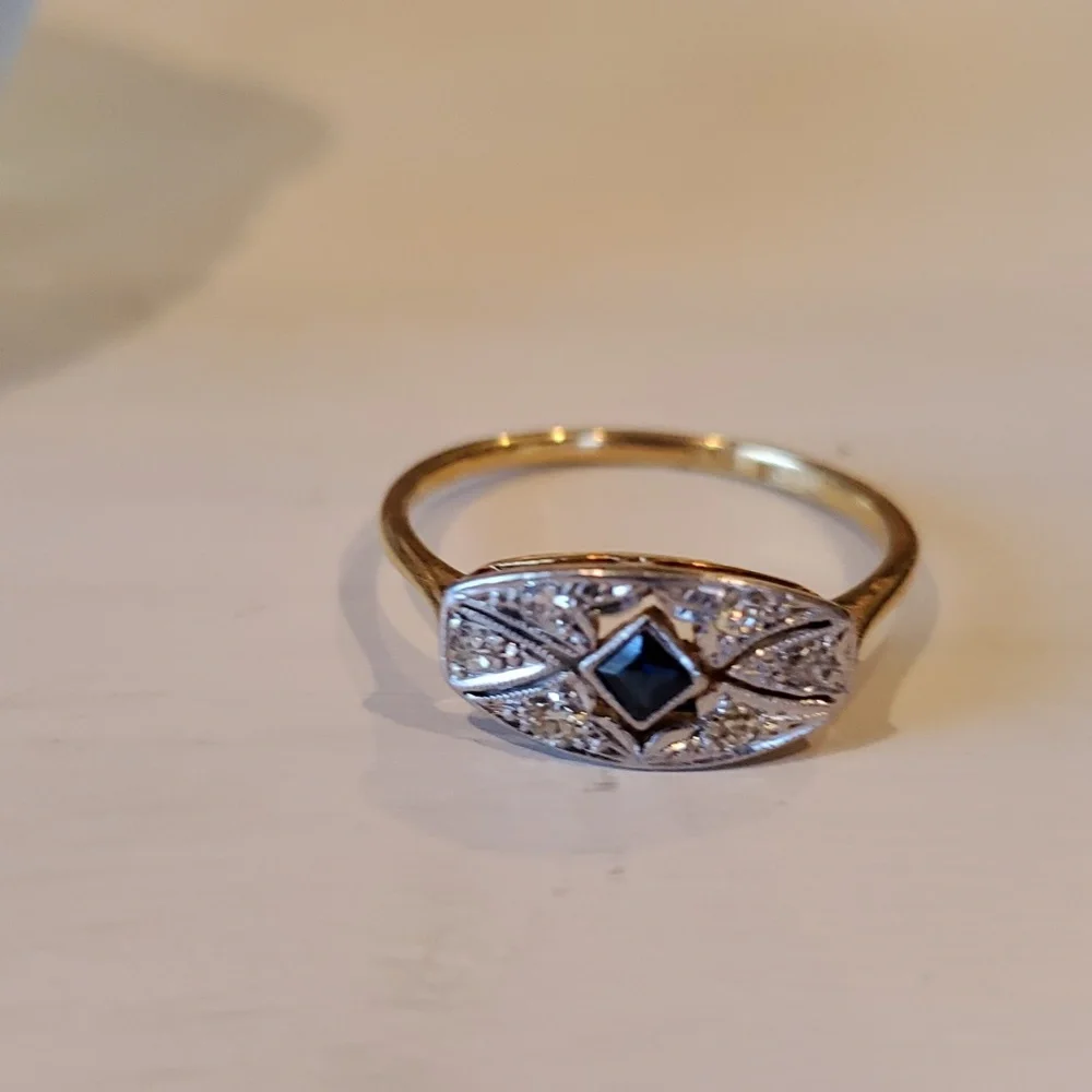 Vintage Sapphire and Diamond Ring - Picture 5 of 6